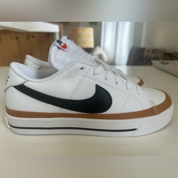 Nike: Women’s Court Legacy - Picture 3 of 4